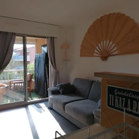 Au Lagon Bleu à Fréjus, Garage, Tennis&piscine 1200 M2